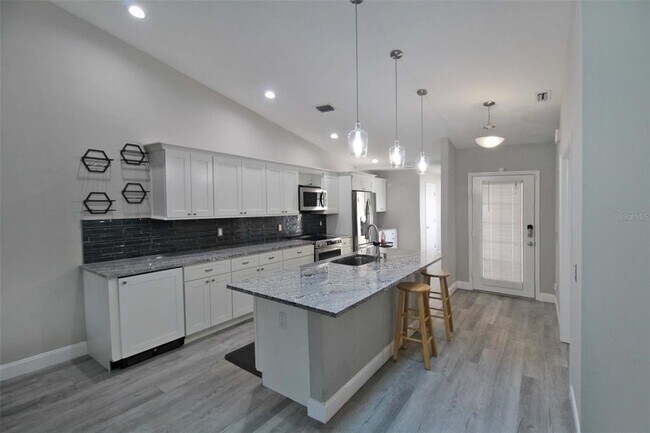 Building Photo - 6019 Courtside Dr