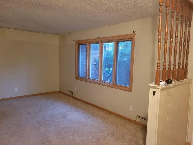 Building Photo - 108 Laurel Ct