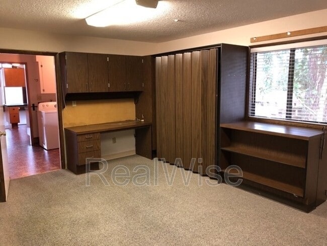 Building Photo - 7730 SW Eaker Pl