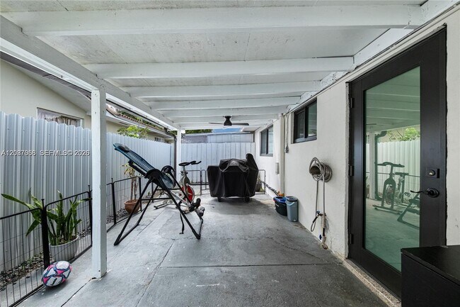 Building Photo - 30 NW 56th Ct