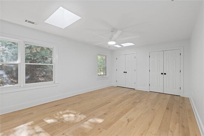 Building Photo - 1275 The by Way NE