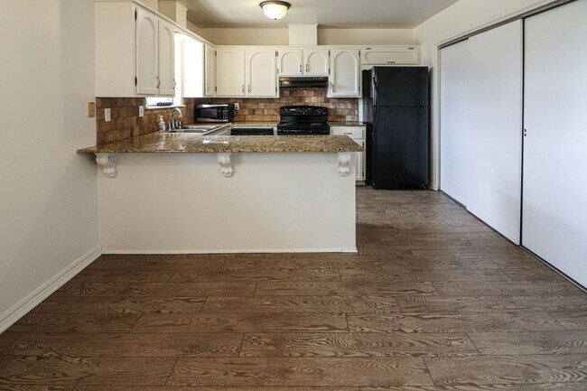 Building Photo - Located in South Tulsa - 3 Bedroom Home!!