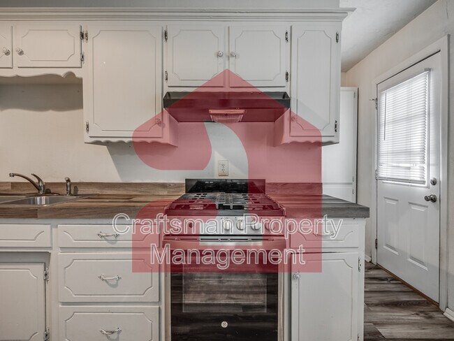 Building Photo - 224 W 5th St