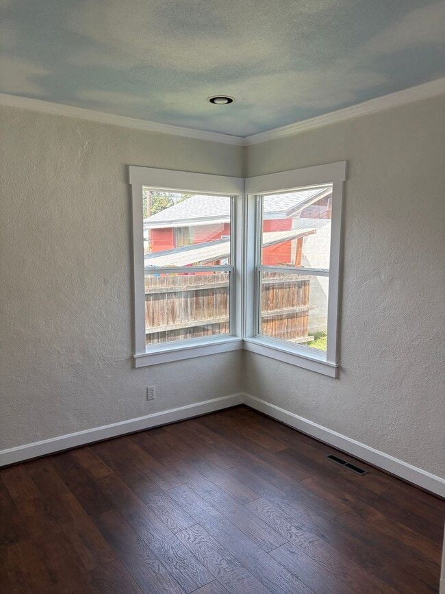 Building Photo - Beautifully Remodeled 3BA/1BA Audubon Home