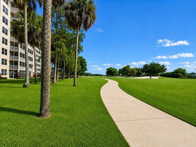 Building Photo - 250 Jacaranda Dr