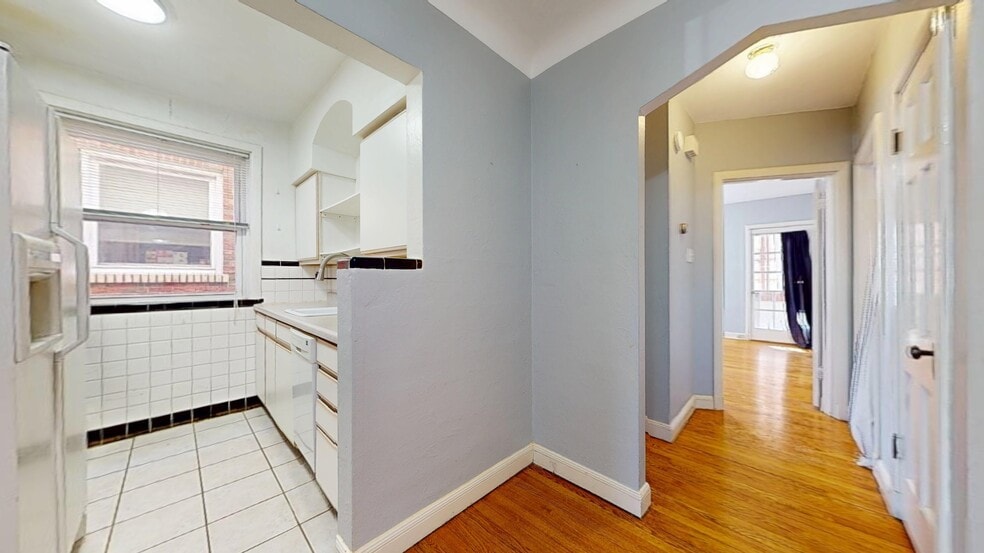 Building Photo - 5816 Mardel Ave