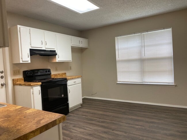 Building Photo - 12123 Stevens Ct