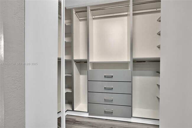 Building Photo - 5880 Collins Ave