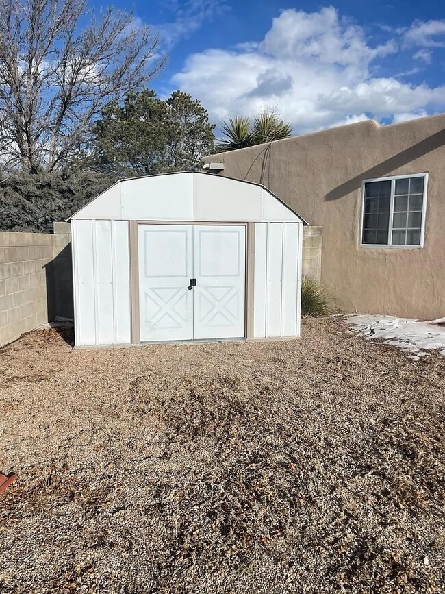 Building Photo - 2127 Ave De Las Alturas