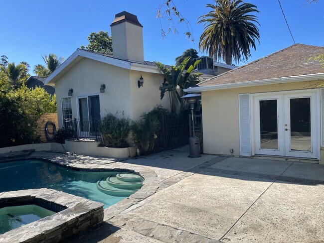 Building Photo - 14320 Hortense St