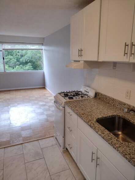 Building Photo - 5500 Friendship Blvd