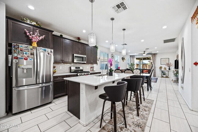 Building Photo - 10829 W Hadley St