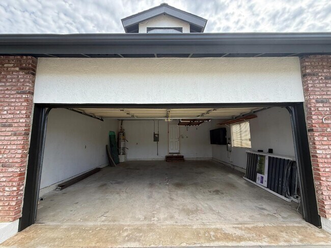 Building Photo - 2503 Levante St