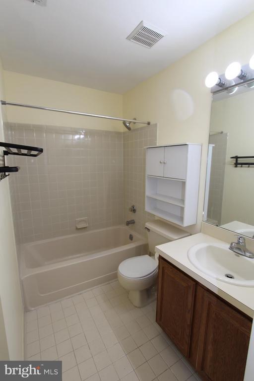 Building Photo - 5017-5017 Ravens Crest Dr