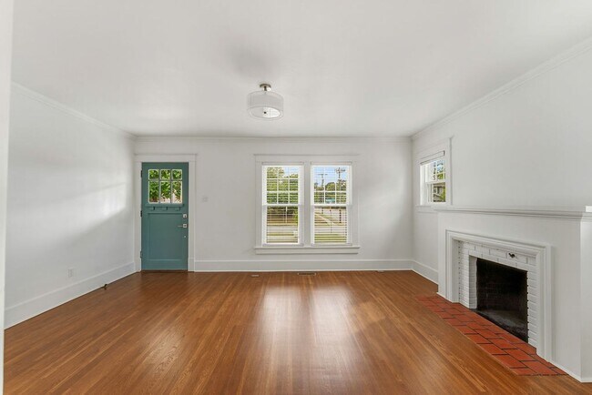 Building Photo - 601 E Delmar St