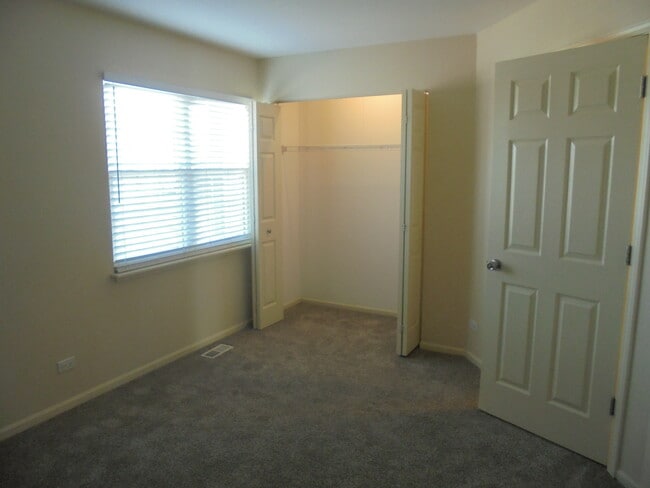 Building Photo - 938 Ridgefield Ln