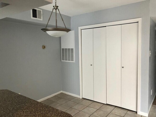 Building Photo - 3506 Cove View Blvd