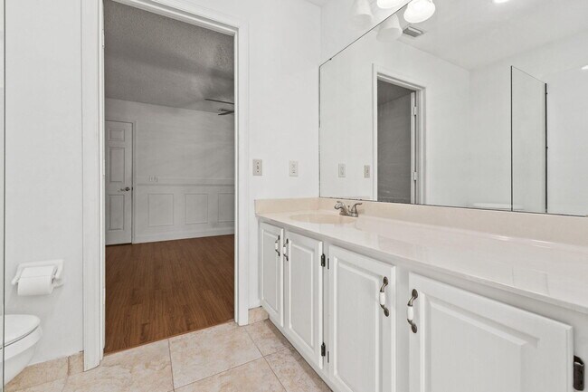 Building Photo - 1465 SE Westmoreland Blvd