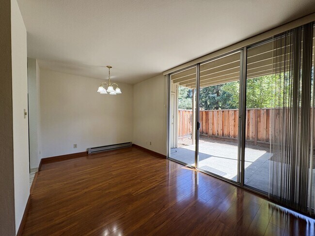 Building Photo - Charming 2BR/2BA Condo Steps from Downtown Mountain View