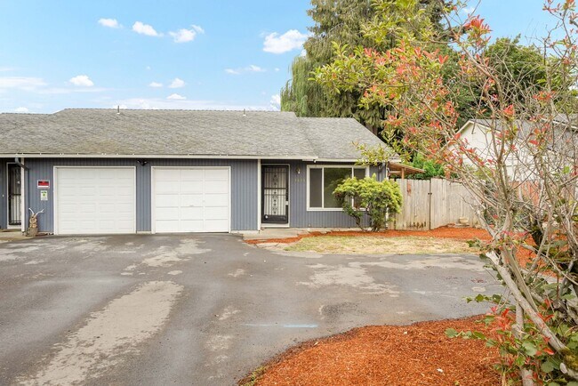 Building Photo - State Duplex - VPM482830S-6