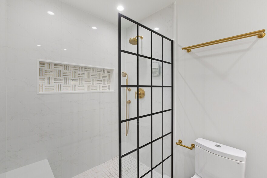 Building Photo - 105 Yarrow Ct