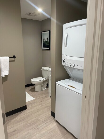 Building Photo - 302 Court St