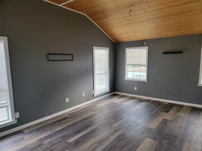 Building Photo - 1010 22nd St