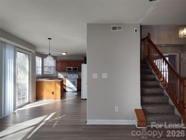 Building Photo - 10000 Dunfries Rd