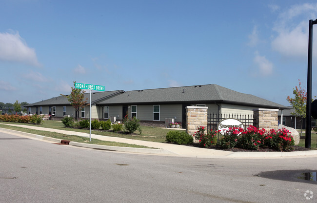 Primary Photo - Stonehurst Pointe Apartments