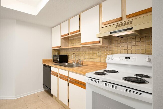 Building Photo - 22291 Westchester Blvd