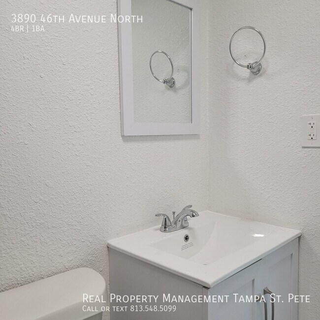 Building Photo - ***THE PERFECT ST PETE REHAB***