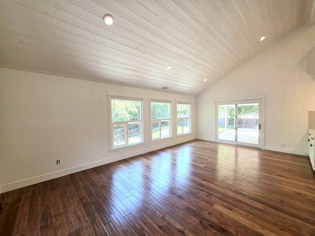 Building Photo - 3310 Manzana St