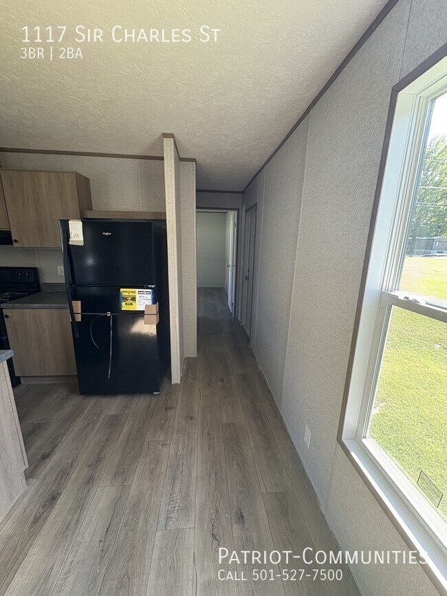 Building Photo - 1117 Sir Charles St