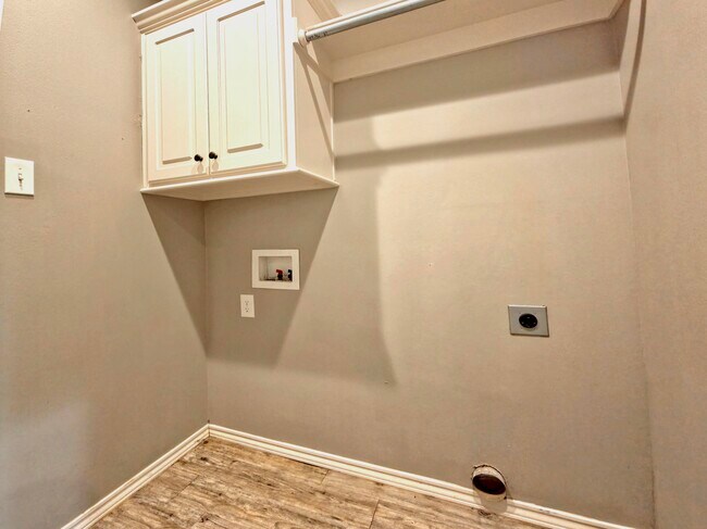 Building Photo - 1109 Preston Trails