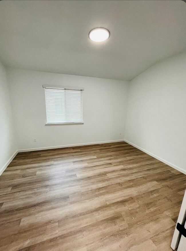 Building Photo - 1402 Amber Dawn Dr