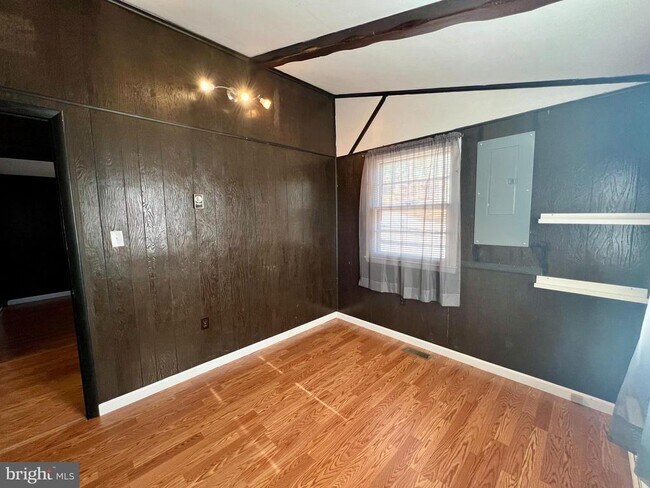 Building Photo - 117 Audubon Rd