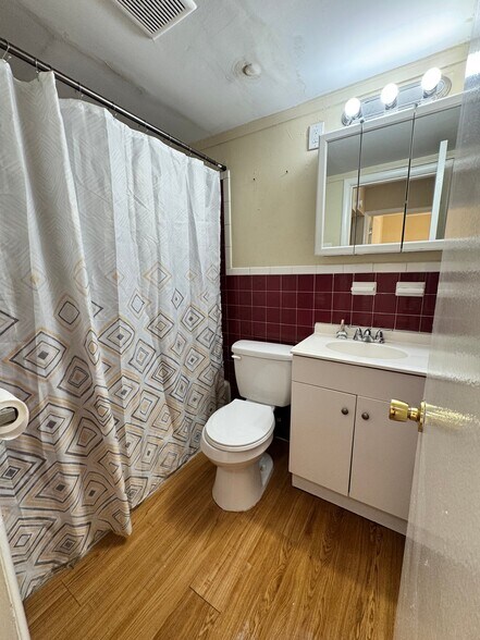 Building Photo - 1901 E 5th Ave