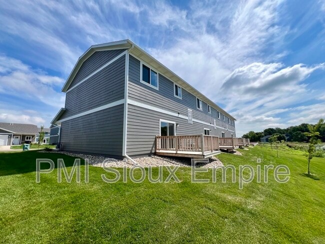 Building Photo - 5927 S Whisper Creek Pl
