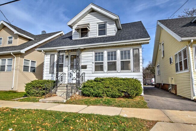 Primary Photo - 117 N 1st St