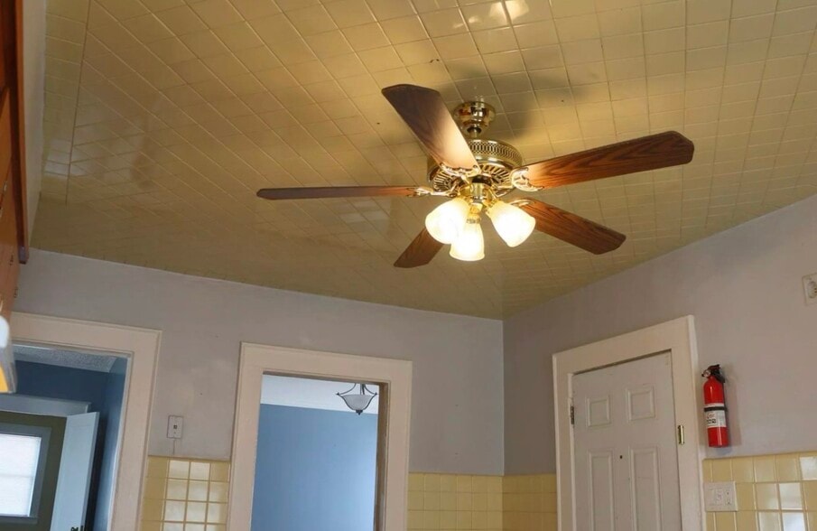 Building Photo - 454 N 7th St