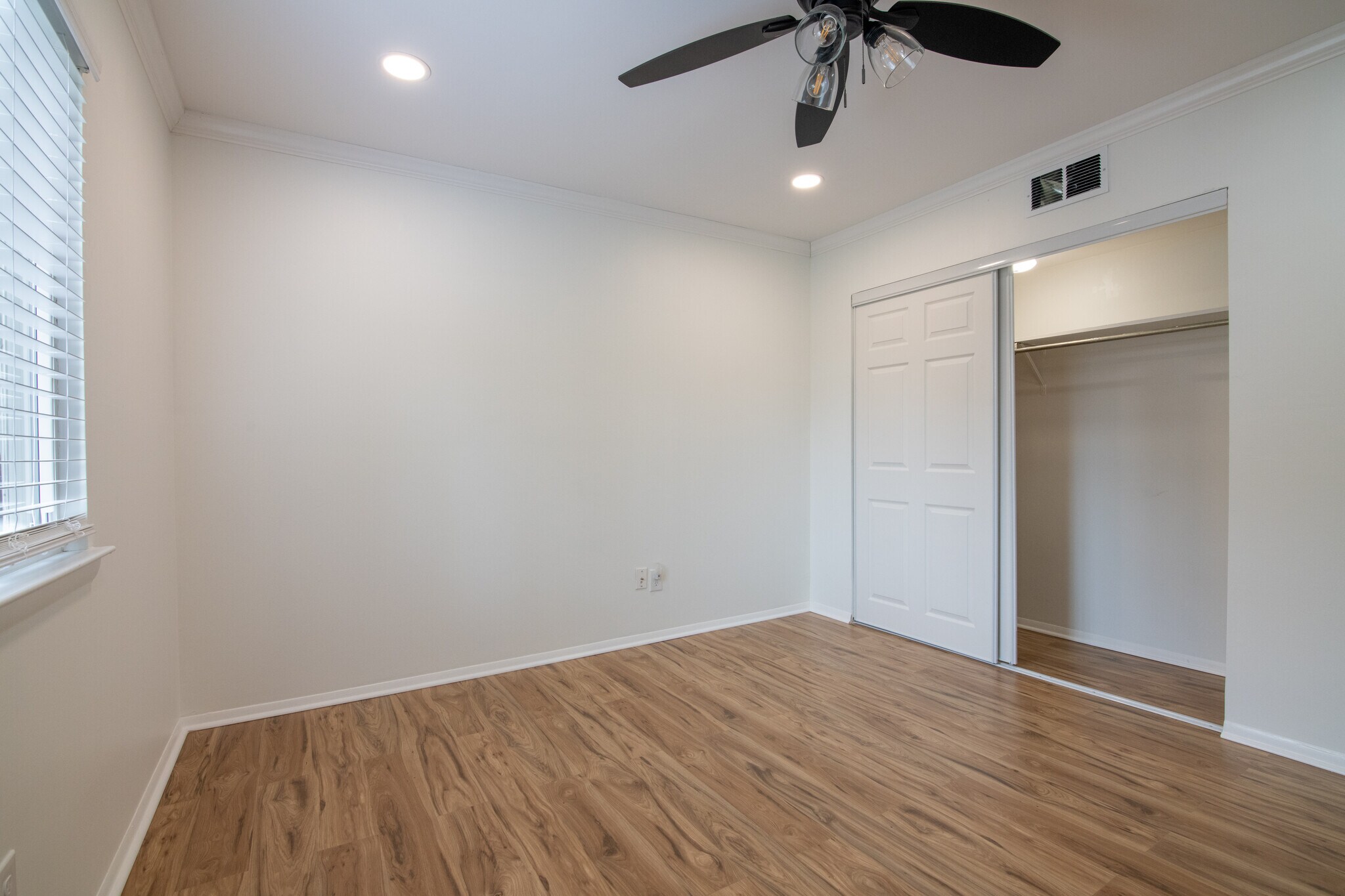 Building Photo - 500 Woodland Dr