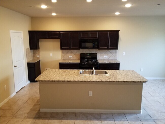 Building Photo - 2880 Donnell Dr