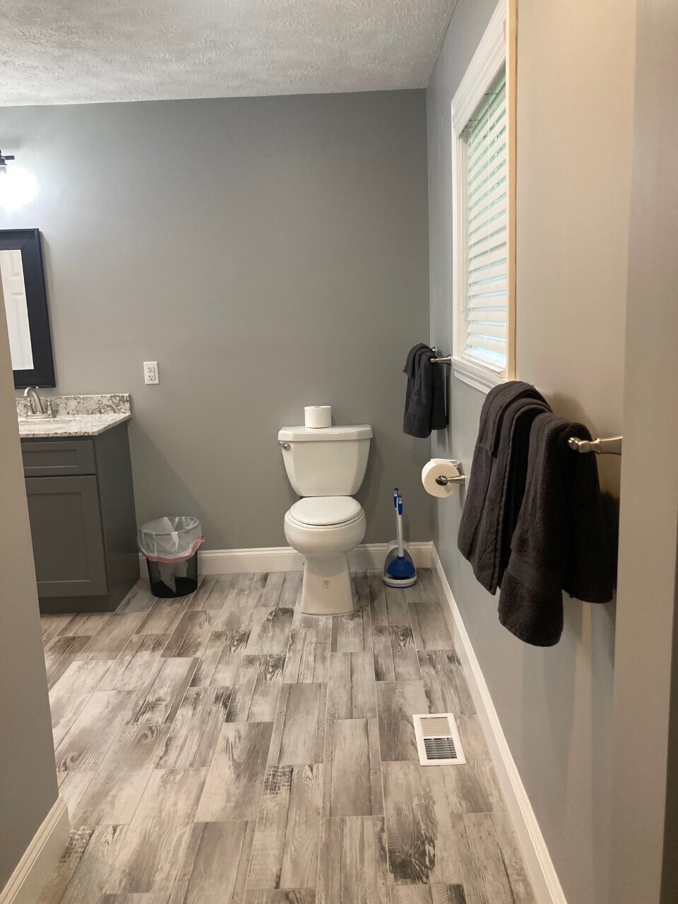 Building Photo - 2136 Collins St