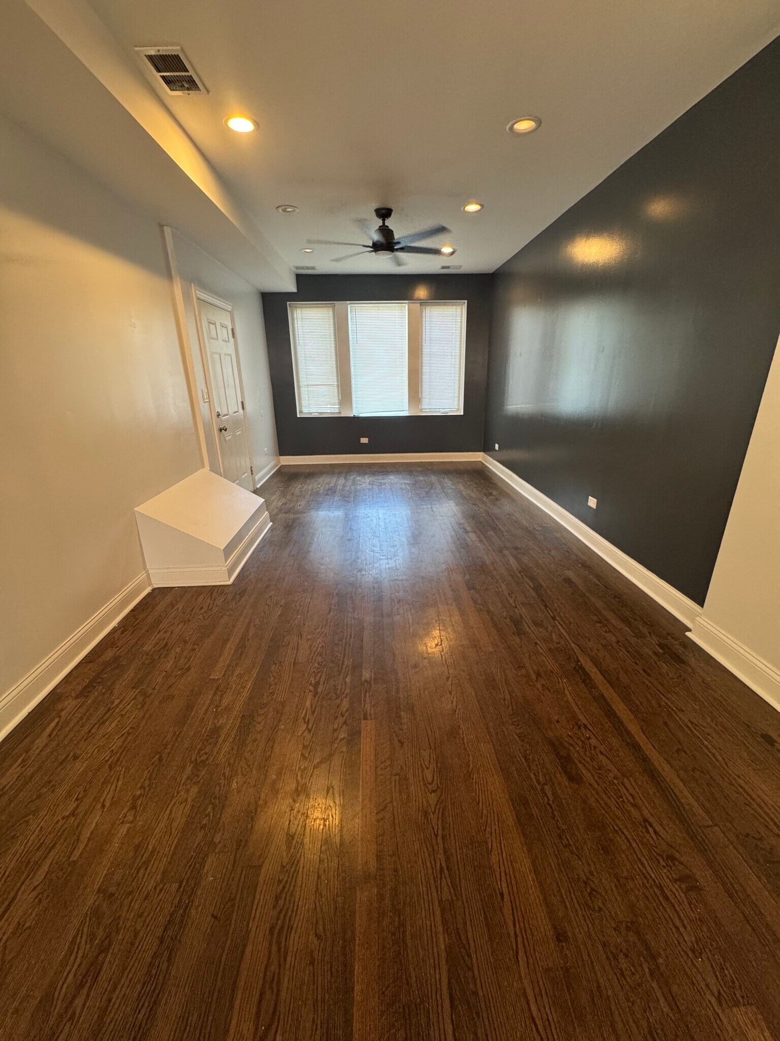 Building Photo - 1420 S 49th Ave