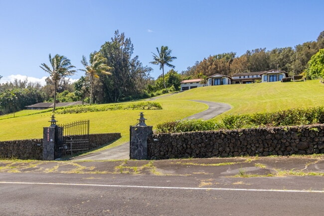 Building Photo - Furnished Spacious Hawaii Retreat with Sweeping Ocean Views