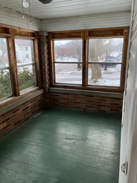 Enclosed porch - 222 N Court St
