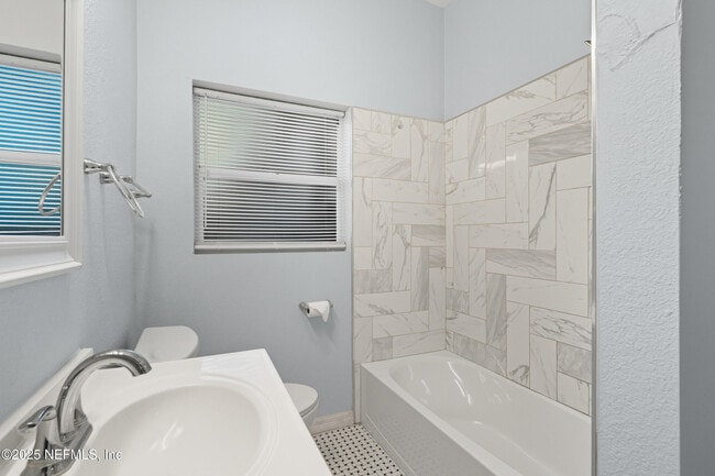 Building Photo - 6167 Fordham Cir E