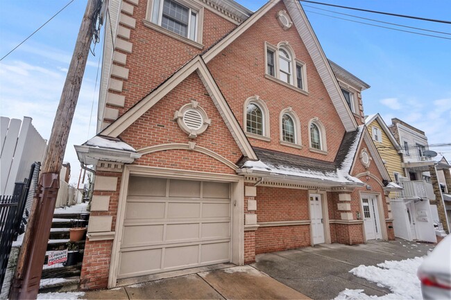 Primary Photo - 6120 Fillmore Pl