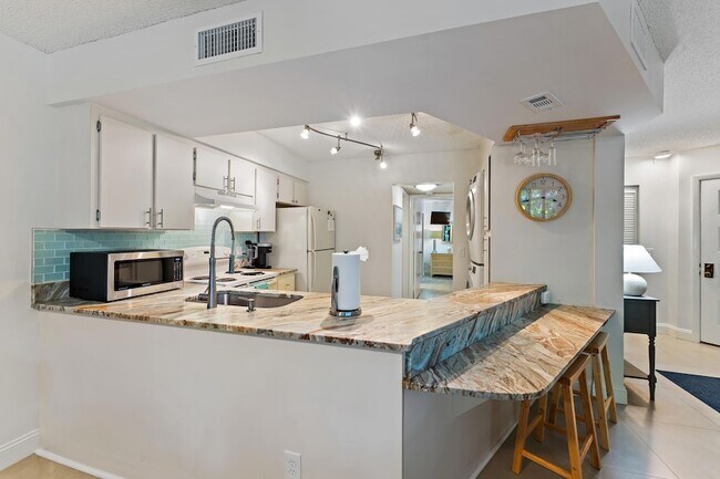 Building Photo - 1605 S US Hwy 1