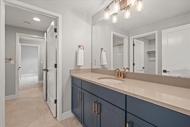Building Photo - $7,495.00, Stunning 6 bed, 5 bath Ranch-St...